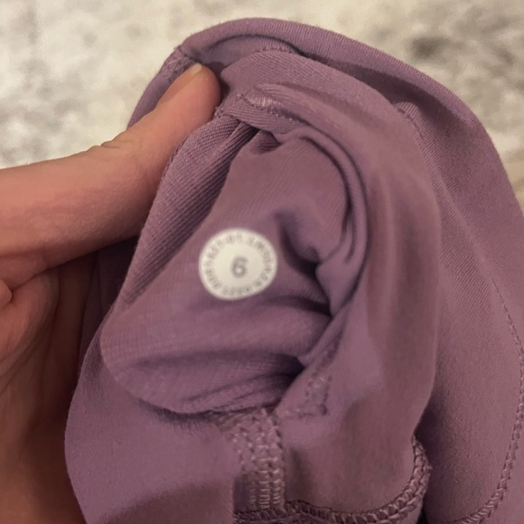 Lululemon Wisteria Purple 25” Aligns Size 6 - NWOT - Picture 5 of 5